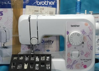 machine a coudre avec 32 accessoires