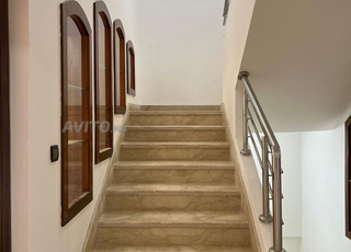 UN LOCAL COMMERCIAL A LOUER PRES POUL PRISTIGIA