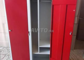 خزانة معدنية عالية ببابين ستارة