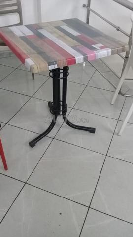 طاولات المقاهي والمطاعم