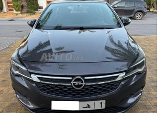 Opel Astra BVM diesel 2017 à Rabat
