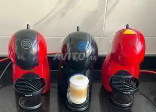Machines à café noir cappuccino chocolat chaud