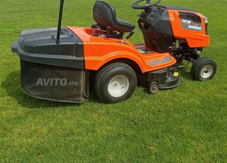 جزازة عشب ذاتية الدفع احترافية