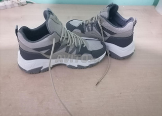 Basket bon état jamais portée pour enfants taille 44