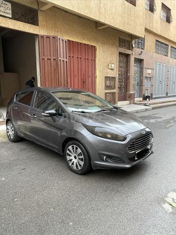 Ford Fiesta Trend Plus très bon état fin 2015 - 2