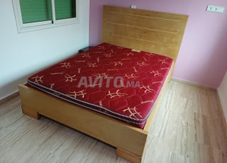 Lit en chêne et matelas kinedorsale
