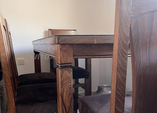 Table à manger en bois avec 6 chaises