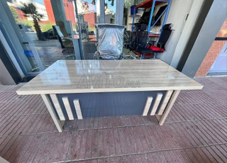 Bureau simple fonctionnel / مكتب بسيط عملي