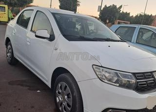 سيارة في حالة جيدة للبيع