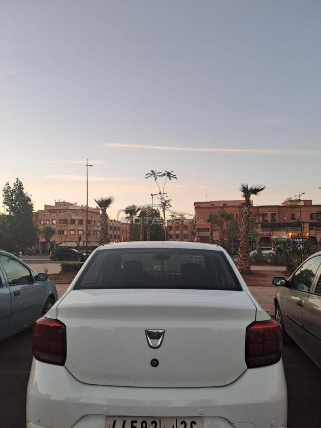 سيارة في حالة جيدة للبيع