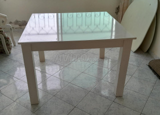 Table à manger carrée blanche de 8 chaises