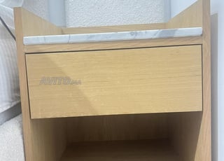 Deux tables de chevet