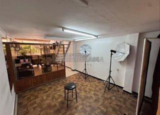 Local commercial de 21 mètres près de Laghiche à vendre