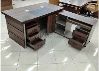 مكتب إدارة مع كرسي رئيس