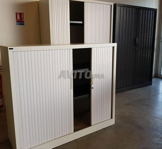 خزانة معدنية بباب جرار