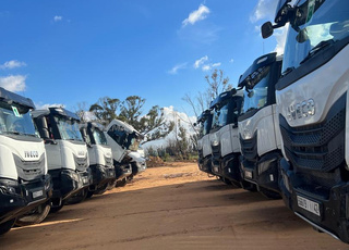 50 camions 8 * 4 à louer