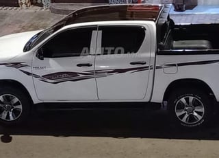 تويوتا هايلكس 2017 للبيع