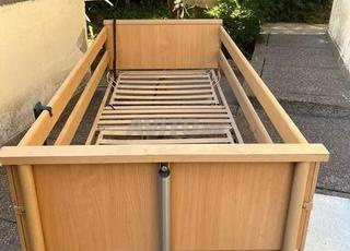 سرير طبي كهربائي