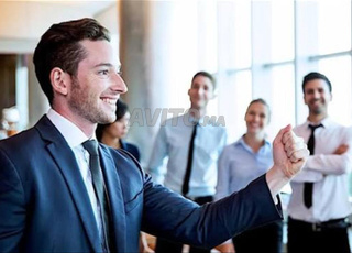 باحث عن تدريب في مهن مختلفة