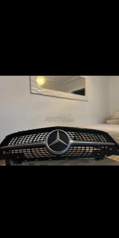 Calandre mercedess cla d’orogine avec logo