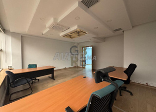 Plateau bureaux spacieux avec ascenseur à Hay Riad