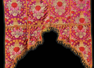 Dessus porte ou fenêtre anciens brodés