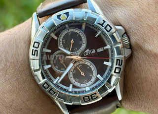 Montre Lotus