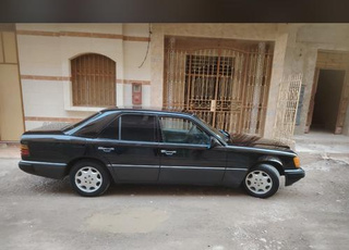 Azghanghan Nador Voiture Mercedes propre