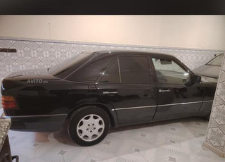 Azghanghan Nador Voiture Mercedes propre