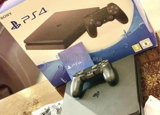 Ps4 Slim avec 200 Jeux