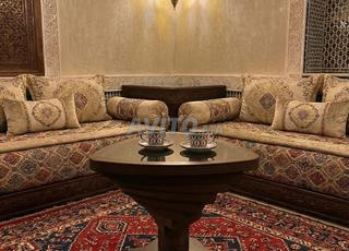 Table style oriental