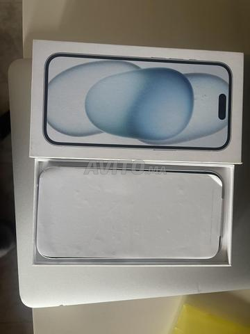 iPhone 15 en excellent état utilisé très peu - 2
