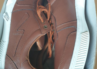 Chaussure neuve en cuir