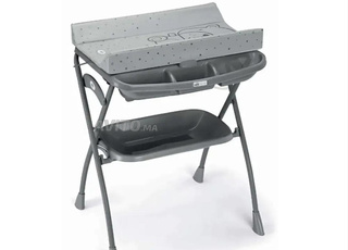 Table à langer et baignoire