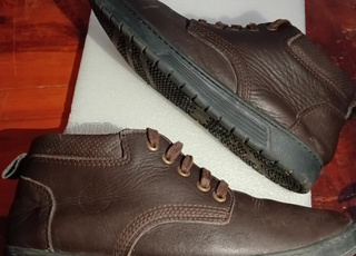 Chaussures d'occasion comme neuves, quelque chose de classe