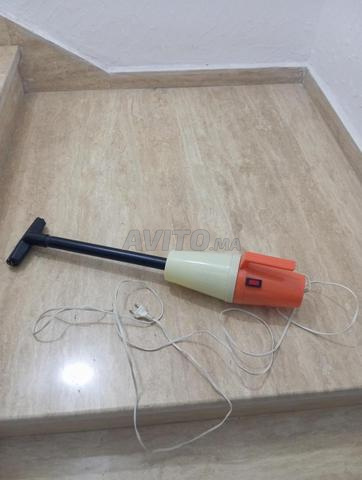 مكنسة كهربائية لا تزال جديدة احملها