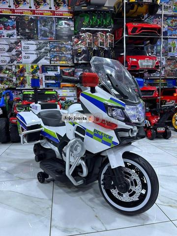 سيارة للأطفال