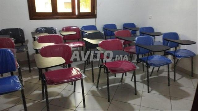 Chaises d'école conformes aux normes de qualité et de sécurité