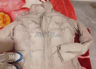 Manteau pour femmes et chaussures pour enfants