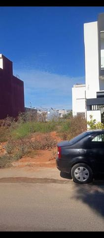 قطع أرض مسجلة لبناء منزل حضري بمساحة 212 متر مربع بواجهات