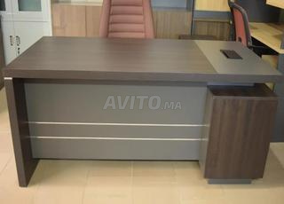 Bureau importé pratique