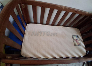 Lit bébé presque neuf