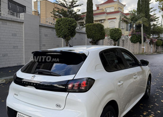 Peugeot 208 Diesel Automatique 2022 à Tanger