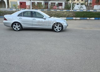 Mercedes-Benz 220 Diesel Automatique 2004 à Nador
