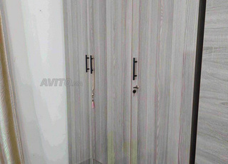 Placard 3 Portes avec Tiroirs – État Neuf