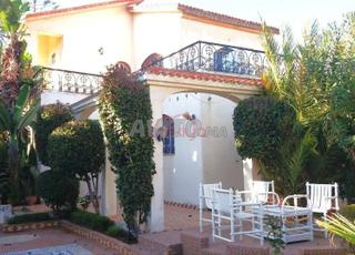 بيع فيلا 6 غرف بمساحة 574 متر مربع في المحمدية