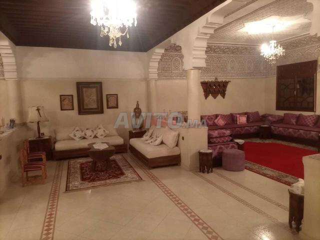 بيع فيلا 14 غرفة بمساحة 1126 متر مربع في مراكش