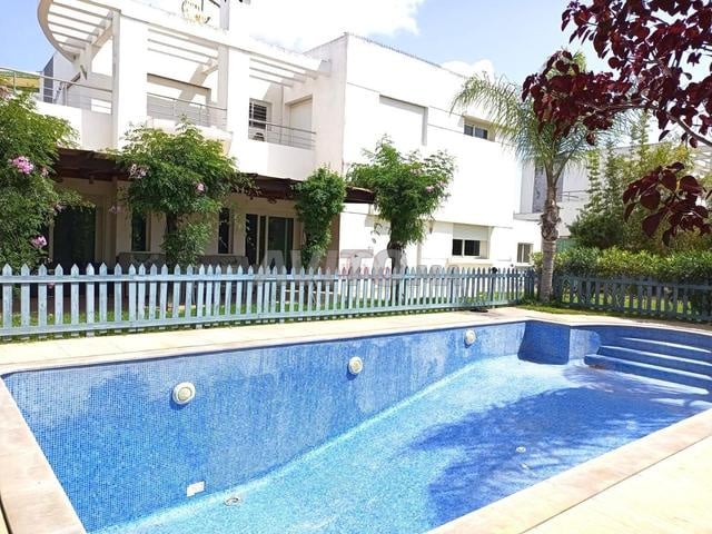 بيع فيلا 7 غرف بمساحة 820 م² في بوسكورة