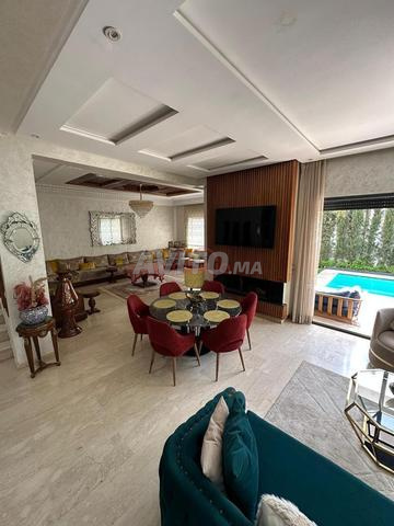 بيع فيلا 8 غرف بمساحة 402 م² في بوسكورة - 2