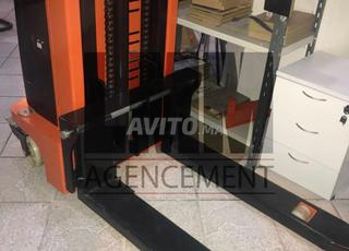 رافعة شوكية نصف كهربائية